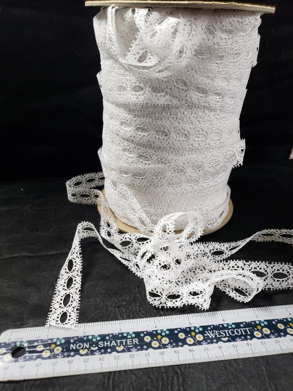 White Eyelet Flat Lace Trim Border 3/4" Wide 292 Yards Polyester 1 Roll Vintage